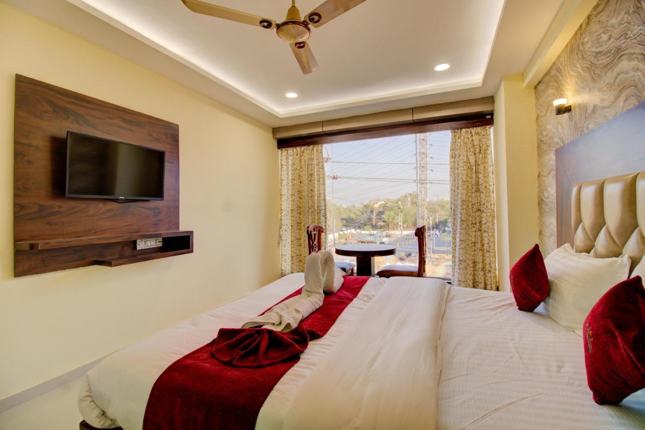 Hotel Samaira Residency,Dombivali Dive Εξωτερικό φωτογραφία